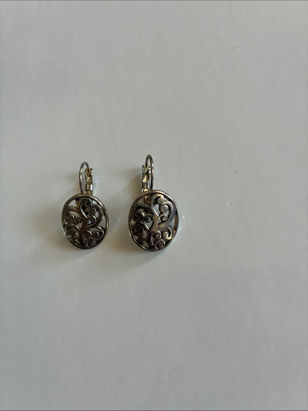 Vintage 1930-60’s Delicate Silver-Tone Filigree Oval Drop Earrings